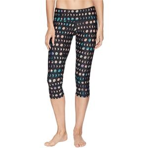 Onzie Capri Legging Moon Phased Size Small / Medium